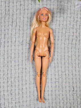 Mattel Barbie Made To Move Doll Blond Hair w/ Pink & Green Streak Nude